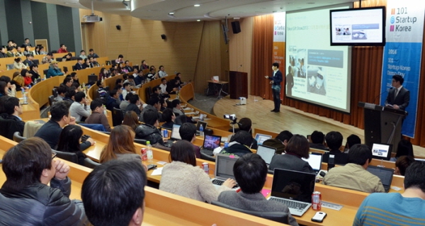 SK플래닛, ‘101스타트업 코리아’ 데모데이 현장 사진이 삽입되어 있습니다.